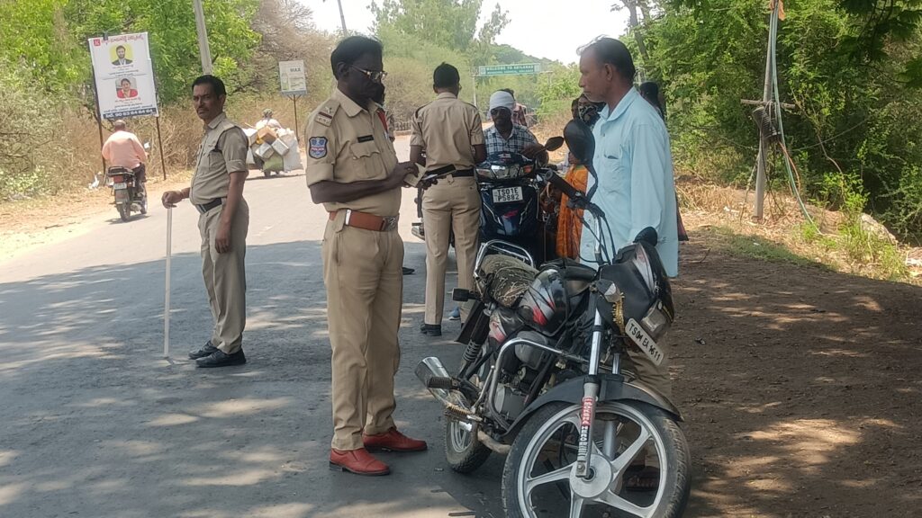 రాంపూర్‌లో విస్తృత వాహన తనిఖీలు..