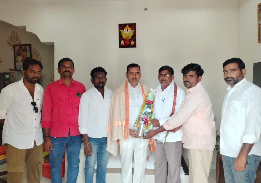 కష్టపడి పనిచేసే కార్యకర్తకు గుర్తింపు: సంతోష్