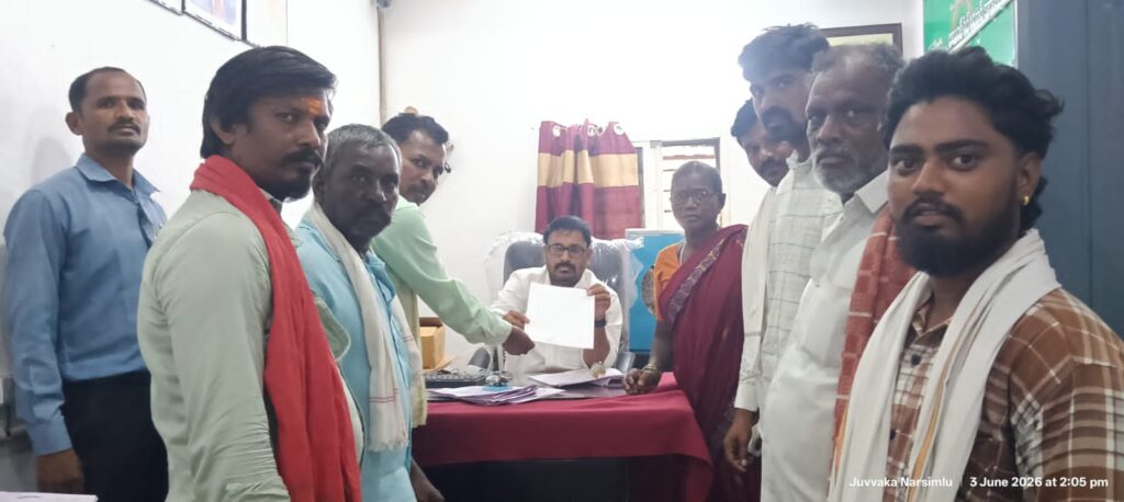 సాగు భూములకు దారి కల్పించాలని తహసీల్దార్‌కు వినతి
