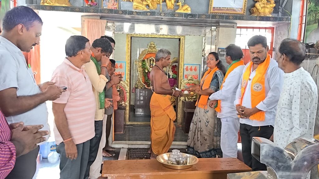 మోదీ చారిత్రాత్మక రికార్డుకు గజపతినగరంలో ప్రత్యేక పూజలు