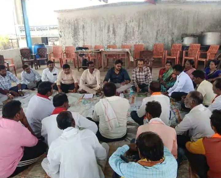 రహదారి సమస్య పరిష్కరించాలని గ్రామస్థుల విజ్ఞప్తి