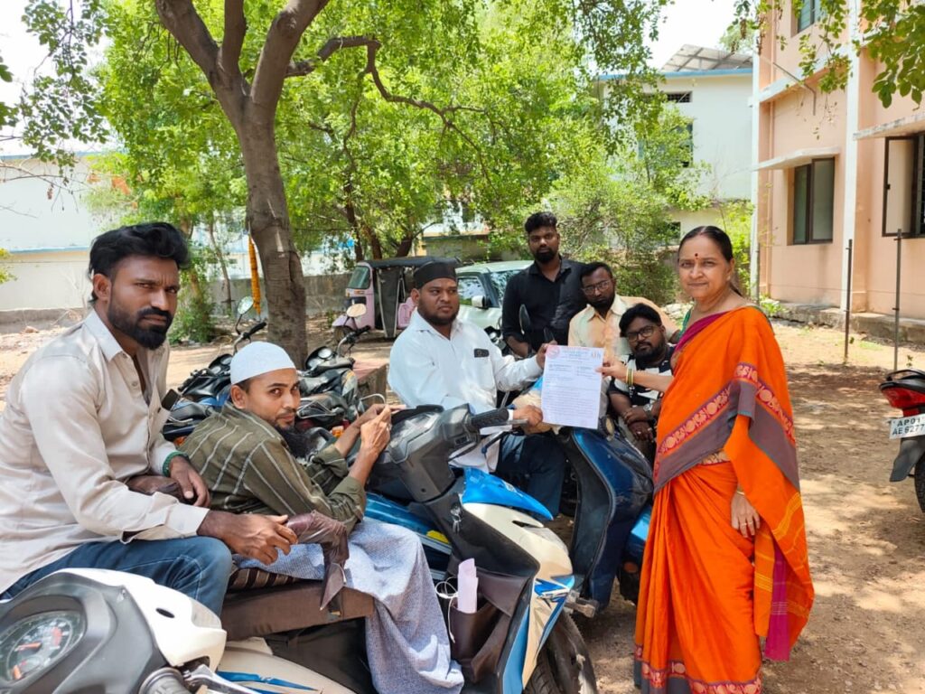 విద్యా హక్కు చట్టం ఉల్లంఘిస్తున్న ప్రైవేట్ పాఠశాలలపై చర్యలు తీసుకోవాలి