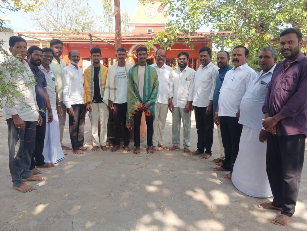 ఆ యువకులకు ఘన సన్మానం..