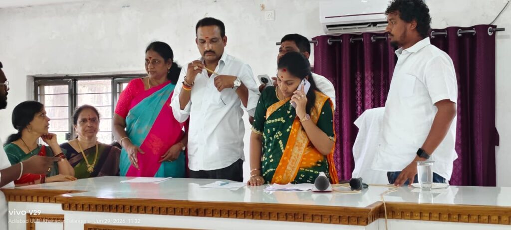 సభా మర్యాద పాటించరా.?