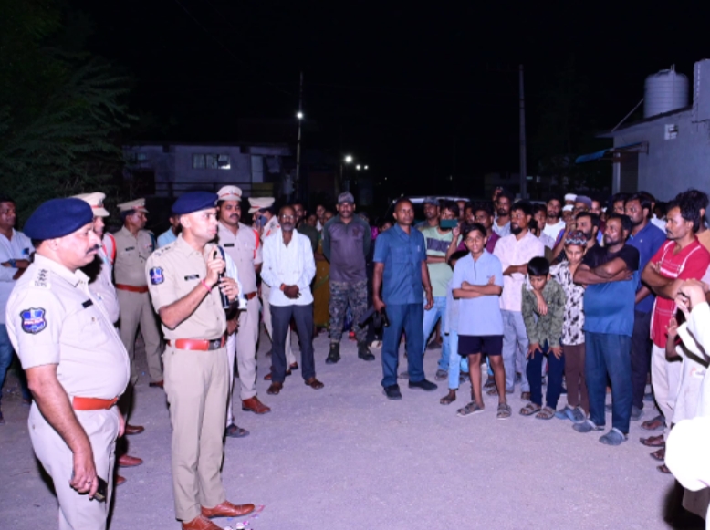 అసాంఘిక కార్యకలాపాలకు దూరంగా ఉండాలి: ఎస్పీ