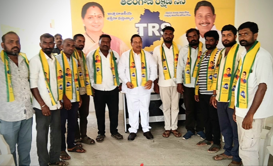 బీఆర్‌ఎస్‌కు షాక్.. తెలంగాణ రక్షణ సేనలో చేరిన యువత