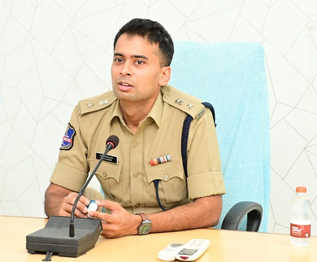 సైబర్ నేరాలపై అప్రమత్తతే రక్షణ..