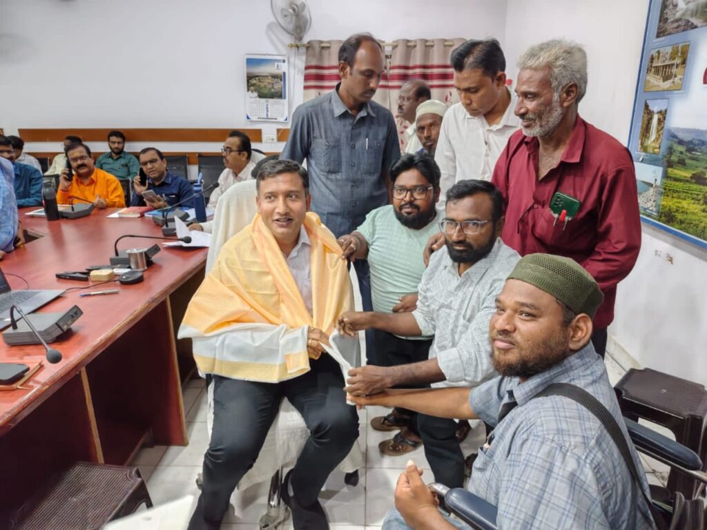 జిల్లా కలెక్టర్‌కు ఘన సన్మానం..