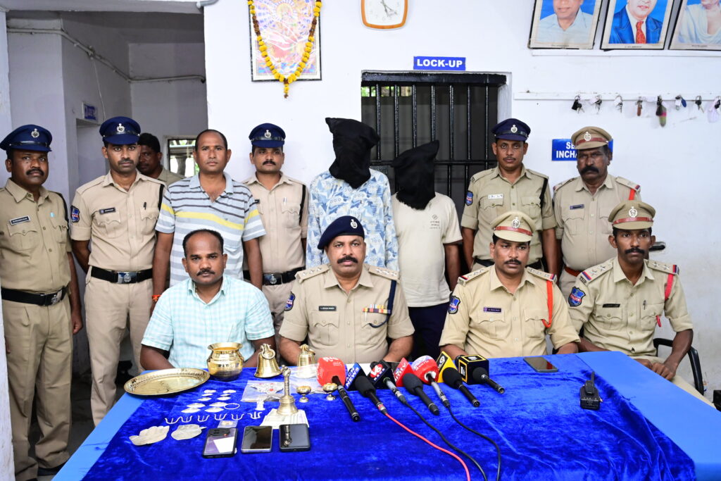 11 కేసులు ఛేదించిన పోలీసులు..