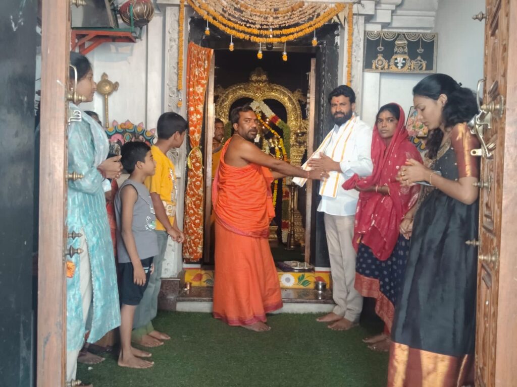 భరంపూర్ వెంకన్నను దర్శించుకున్న బీజేపీ జిల్లా అధ్యక్షులు పతంగి బ్రహ్మానంద్