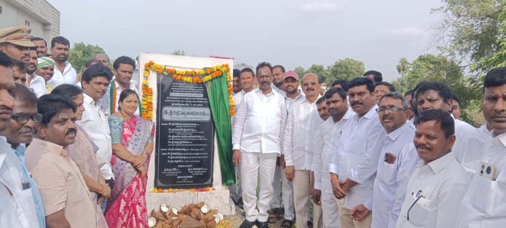 రూ.1.80 కోట్లతో అభివృద్ధి పనులు ప్రారంభం