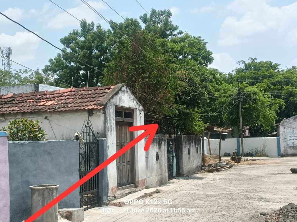 ప్రమాదకరంగా విద్యుత్ తీగలు..