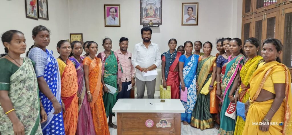 ఇందిరమ్మ ఇళ్లు మంజూరు చేయాలని వినతి