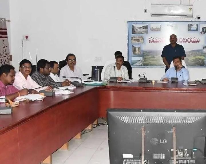అభివృద్ధి కార్యక్రమాలను వేగవంతం చేయాలి: కలెక్టర్