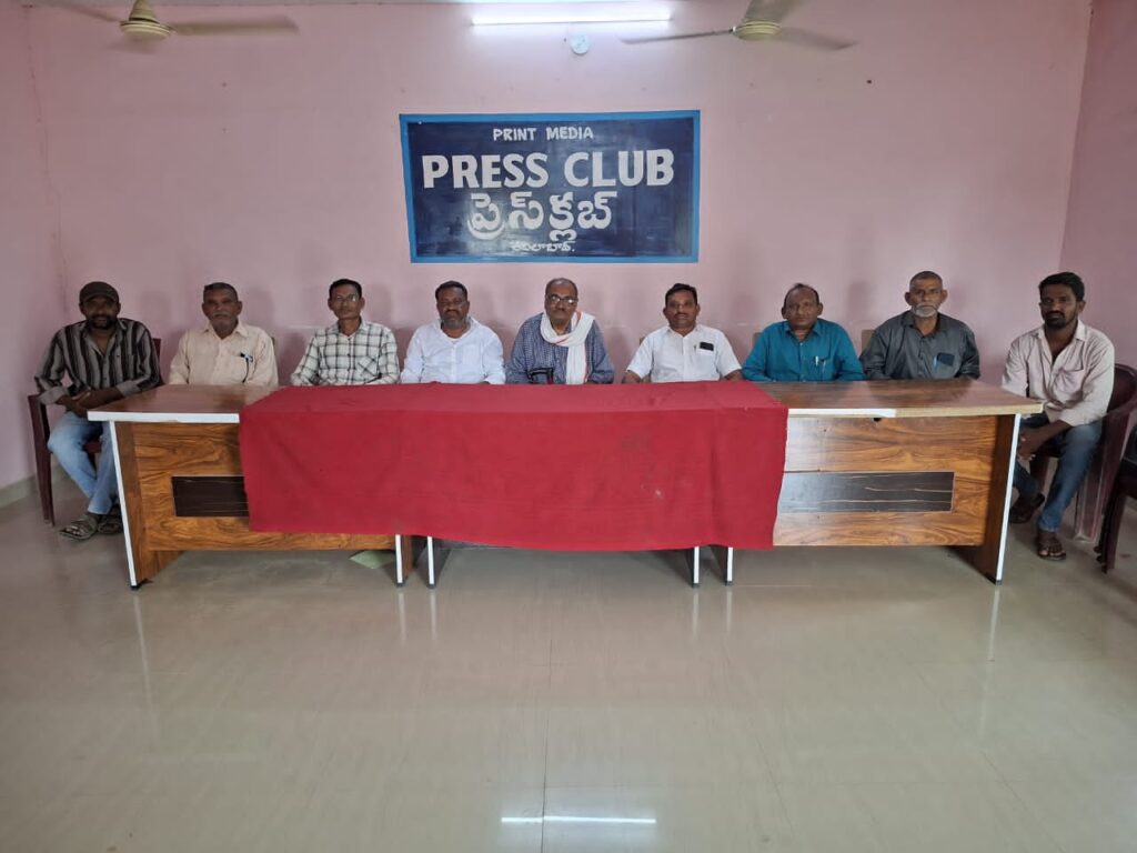 ఎయిర్‌పోర్ట్ పేరుతో రైతులను భయపెట్టొద్దు