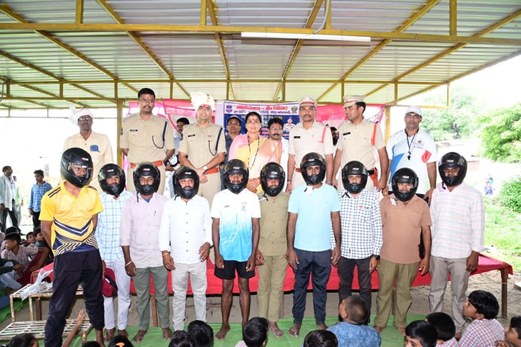 ప్రజల సహకారం అవసరం: ఎస్పీ అఖిల్ మహాజన్