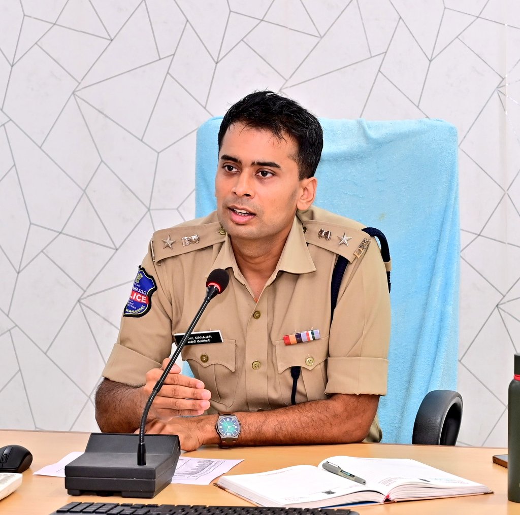 అప్రమత్తంగా ఉండాలి: ఎస్పీ అఖిల్ మహాజన్
