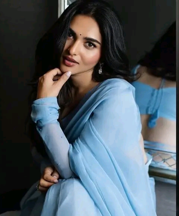 చీర కట్టులో ఆకట్టుకున్న కయాద్..