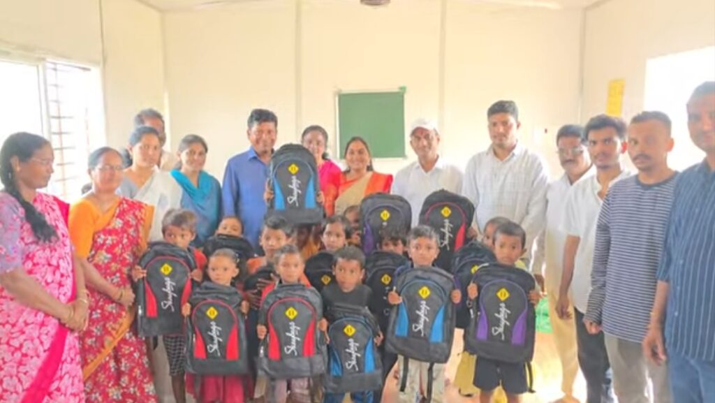 ఆదివాసి చిన్నారుల పట్ల మానవతా హృదయం చాటిన మున్సిపల్ చైర్‌పర్సన్ అనూష సతీష్