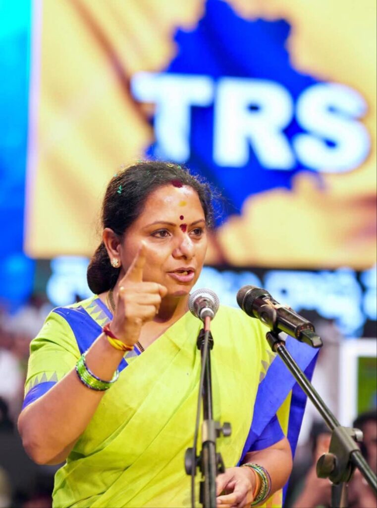 విద్యా కమిషన్ ప్రతిపాదనలపై టీఆర్ఎస్ ఆందోళన..
