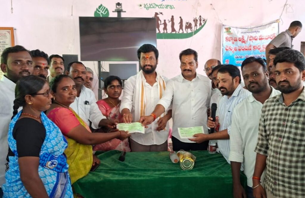 అభివృద్ధి పనులకు ఎమ్మెల్యే శ్రీకారం..