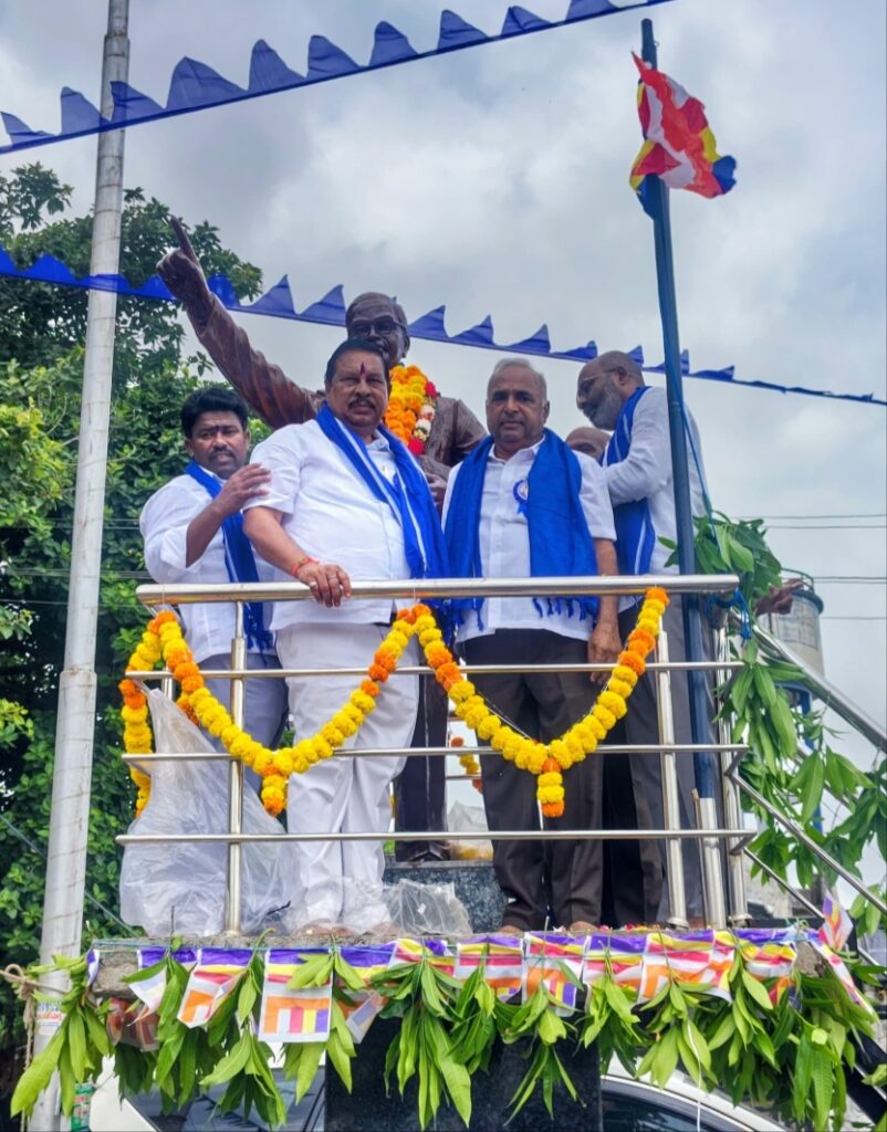 విగ్రహ దాతకు ఘన సన్మానం..