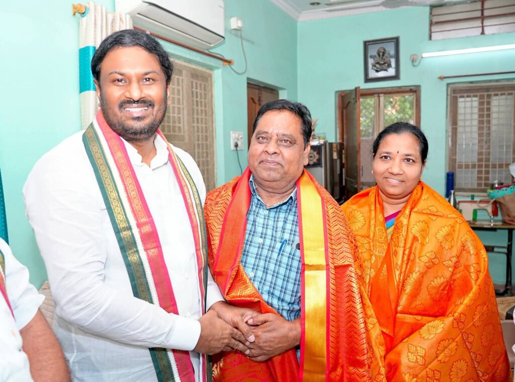 గురువును సన్మానించిన కంది శ్రీనివాస్ రెడ్డి..