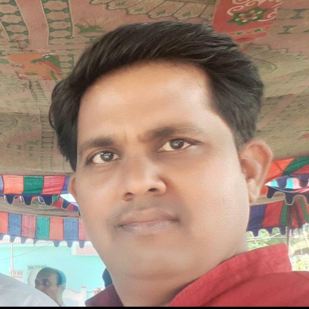 విద్యార్థులకు ఉచిత నోట్‌బుక్స్ అందించడం అభినందనీయం:టీజీజేఎల్‌ఏ జిల్లా అధ్యక్షులు చట్ల ప్రవీణ్ కుమార్