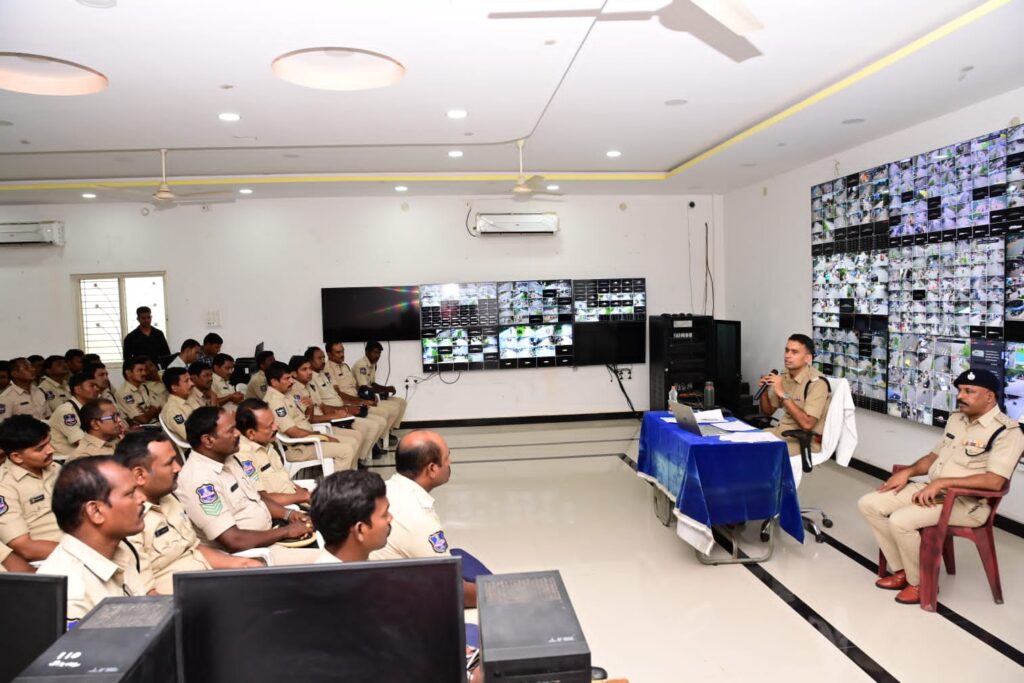 ఆపదలో ప్రజలకు తొలి భరోసా పోలీసులే..