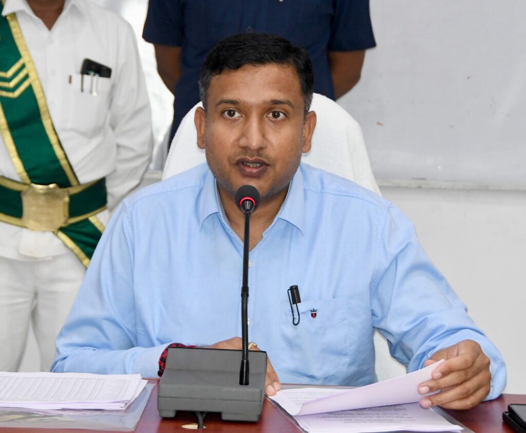 ఆగస్టు 15న స్మార్ట్ రేషన్ కార్డుల పంపిణీ