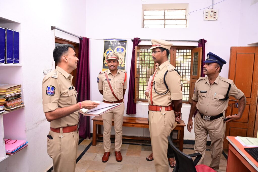 విపివో విధానాన్ని పకడ్బందీగా అమలు చేయాలి: ఎస్పీ అఖిల్ మహాజన్