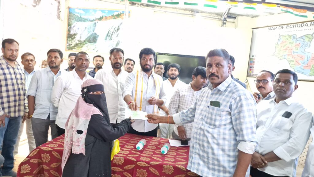 గ్రేట్ లీడర్ కేసీఆర్ సారే : ఎమ్మెల్యే అనిల్ జాధవ్