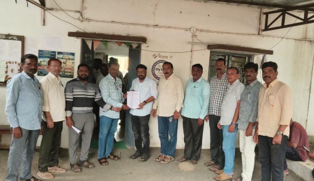 టీచర్ల సమస్యలు వెంటనే పరిష్కరించాలి..