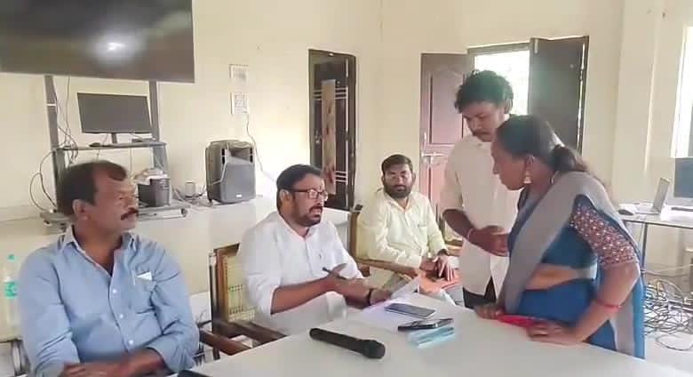 ప్రజావాణి కి ఏడు దరఖాస్తులు..