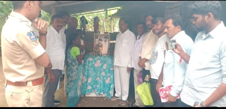 బండారి కొమురయ్య సంవత్సరీకంలో పాల్గొన్న ఎమ్మెల్యే గండ్ర