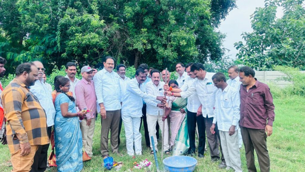 రూ.30 లక్షల మార్కెట్ యార్డు గోదాం నిర్మాణానికి శంకుస్థాపన