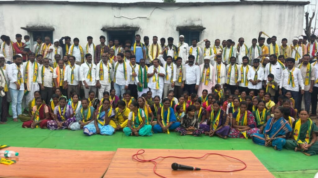 టీఆర్‌ఎస్‌కు భారీ మద్దతు.. 400 మంది పార్టీలో చేరిక