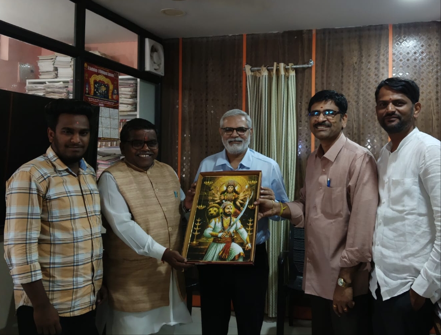 రాష్ట్ర ప్రభుత్వ జీపీ ఫర్ హోమ్స్ మహేష్ రాజేకు ఘన సన్మానం