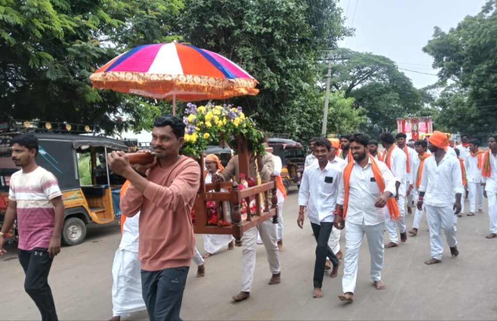 ఘనంగా సద్గురు సాయి బాబా పల్లకి ఊరేగింపు..