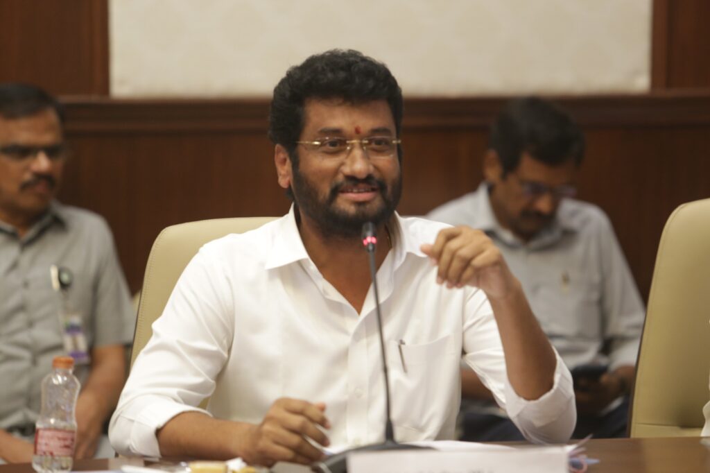 గిరిజనుల అభివృద్ధికి సమాన ప్రాధాన్యత ఇవ్వాలి: ఎమ్మెల్యే