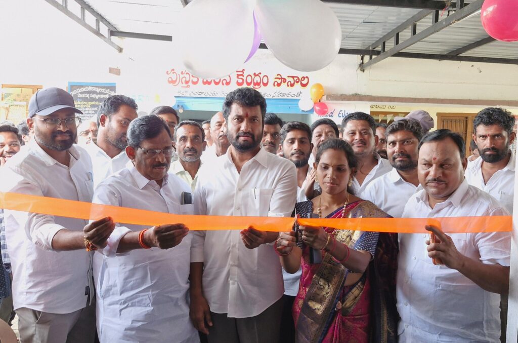 నూతన లైబ్రరీ ప్రారంభించిన ఎమ్మెల్యే అనిల్ జాధవ్