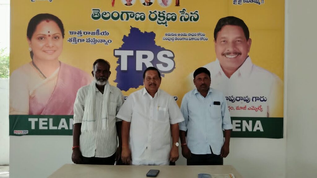 మాజీ ఎమ్మెల్యేను కలిసిన టీఆర్ఎస్ నాయకులు..