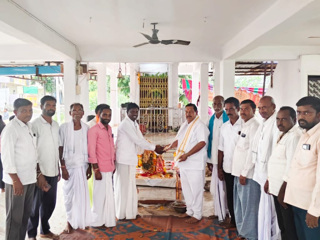 సుంకిడి మురళీకృష్ణ ఆలయంలో ప్రత్యేక పూజలు..