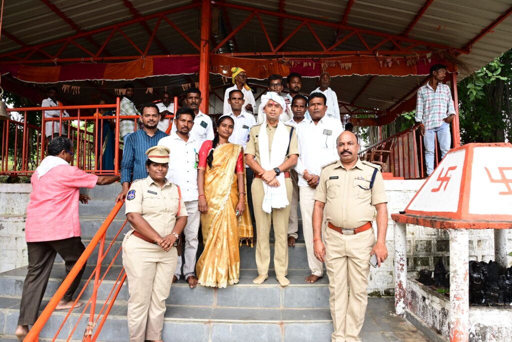 కోసాయి హనుమాన్ ఆలయంలో జిల్లా ఎస్పీ ప్రత్యేక పూజలు..