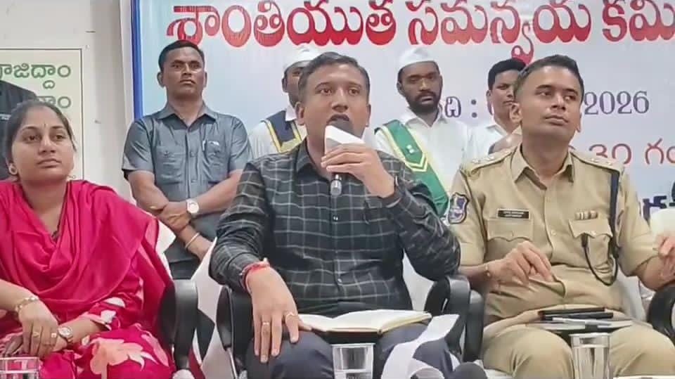 సోషల్ మీడియాలో పుకార్లు వ్యాప్తి చేయవద్దు: కలెక్టర్ రాజర్షి షా