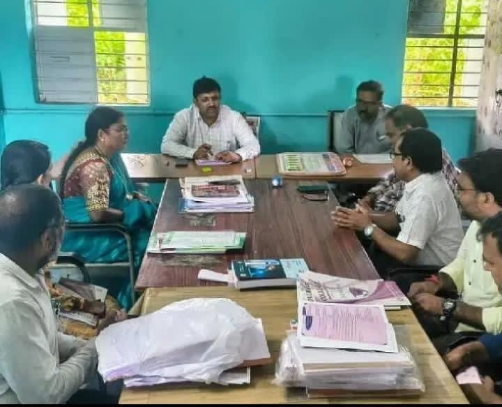 విద్యార్థుల హాజరు శాతాన్ని పెంచాలి