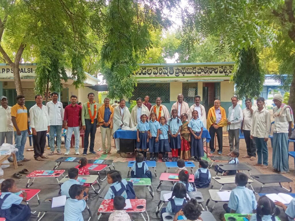 చదువుతోనే ఉన్నత లక్ష్యాలను సాధించాలి: జిల్లా గ్రంథాలయ చైర్మన్ మల్లెపూల నరసయ్య