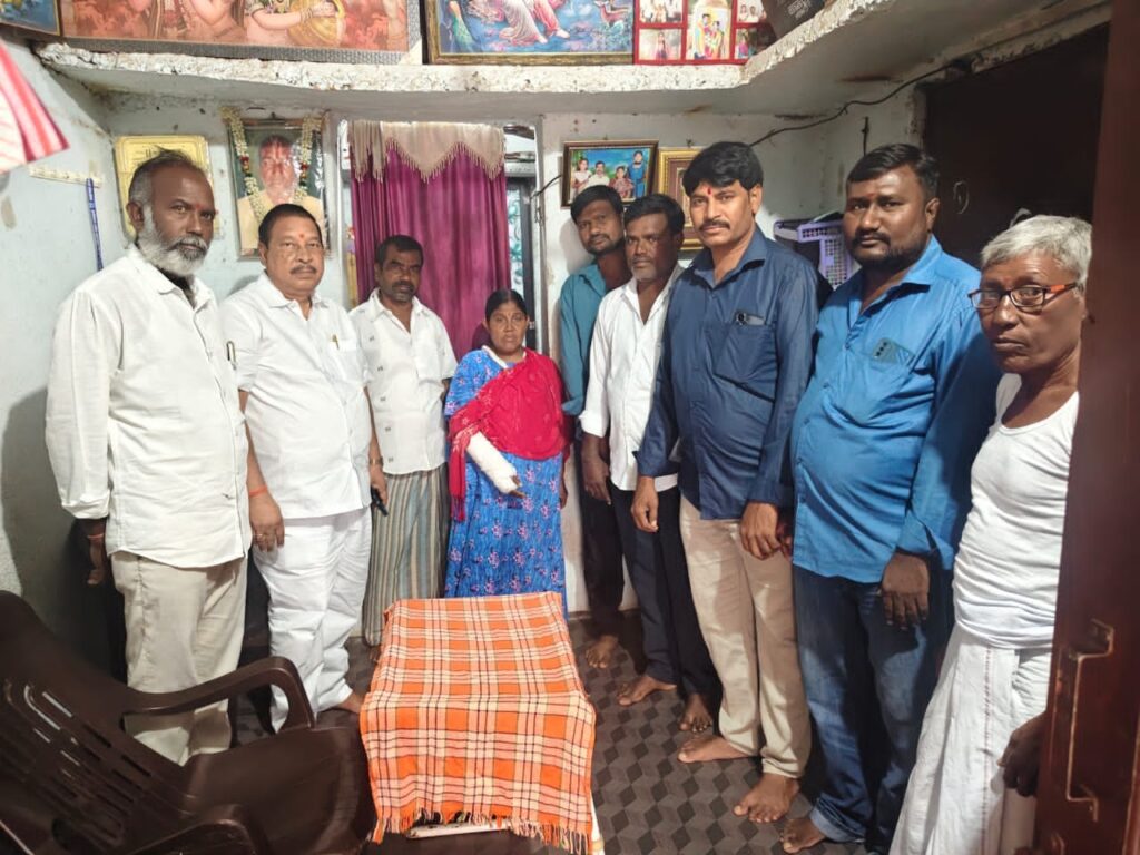 ఆ కుటుంబానికి అండగా ఉంటాం: మాజీ ఎమ్మెల్యే