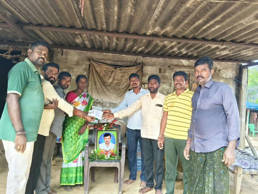 దోస్తీకి అర్థం చెప్పిన స్నేహితులు..