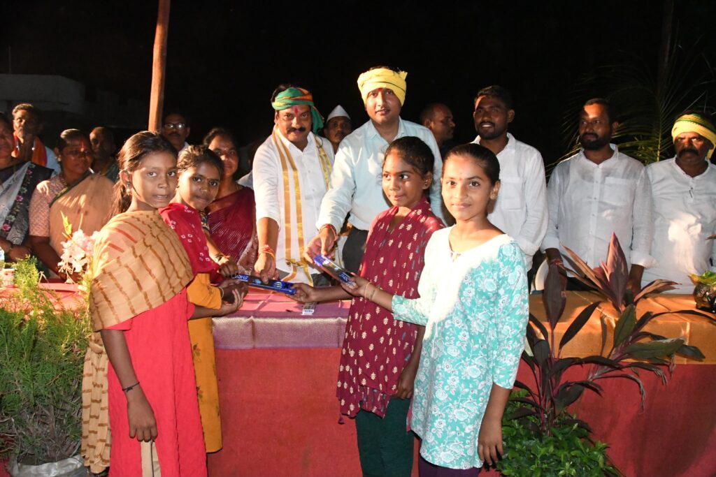 సోదరభావంతో గణేష్ ఉత్సవాలు నిర్వహించాలి: జిల్లా కలెక్టర్